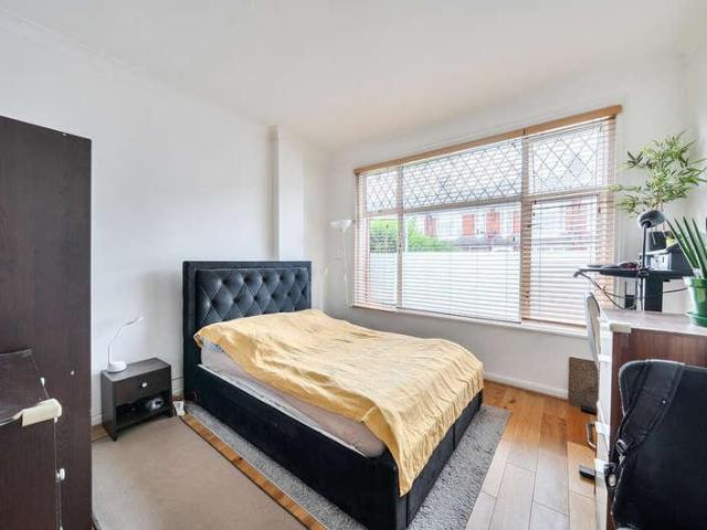House for sale in New Southgate, Greater London