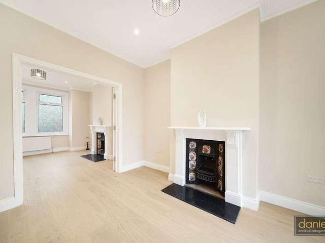 House for sale in Harlesden, Greater London