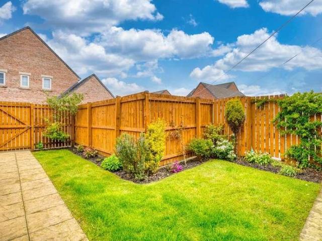 House for sale in Burnside, Fence Houses