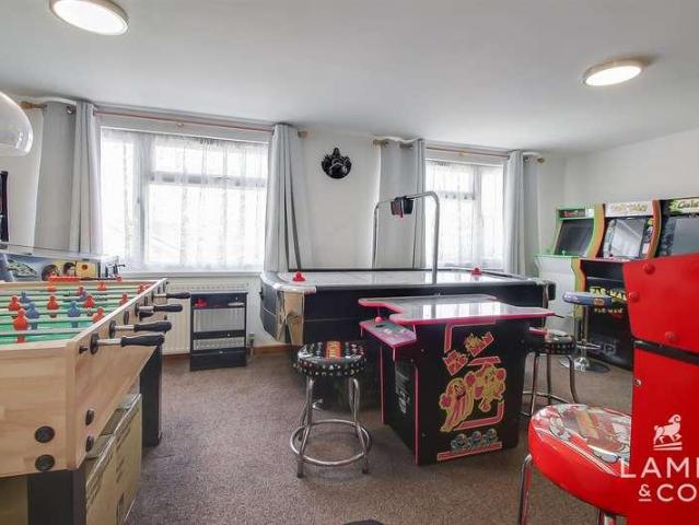 House for sale in Dale Hill, Essex