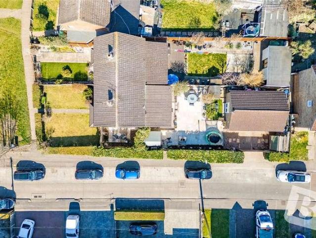 House for sale in Laindon, Essex