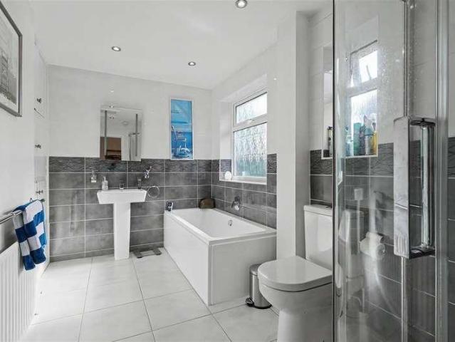 House for sale in Gedling, East Midlands