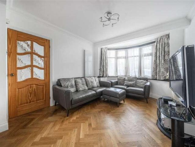 House for sale in London Borough of Ealing, Perivale