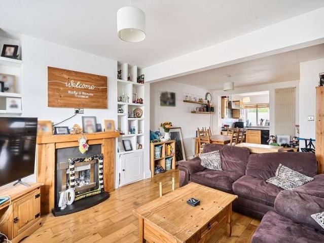 House for sale in Kingswood
