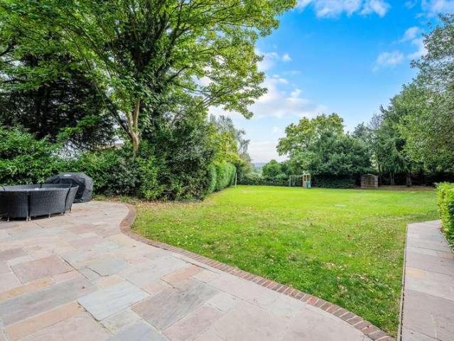House for sale in The Butts, Kent