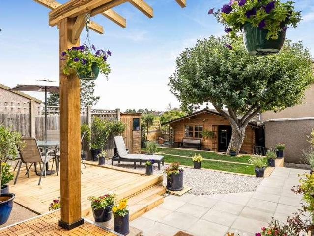 House for sale in Kingswood