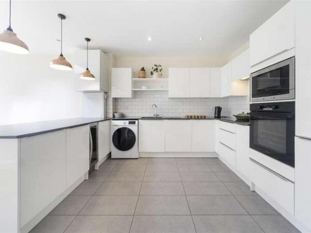 House for sale in London Borough of Merton, South Wimbledon