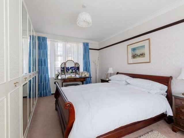 House for sale in Highway, Maidenhead