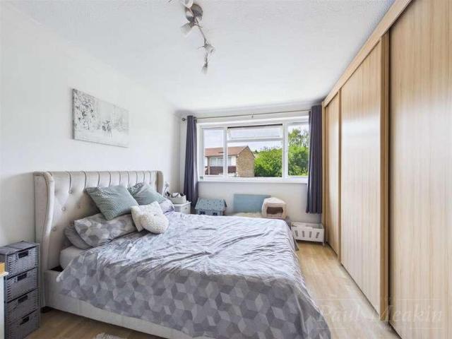 House for sale in London Borough of Croydon, Selsdon