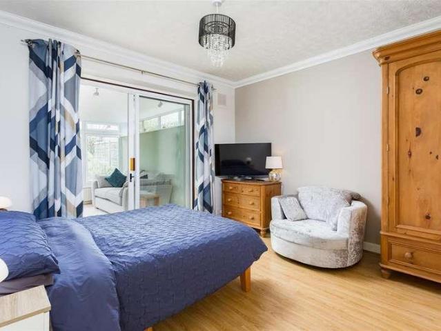 House for sale in Bramhope, West Yorkshire