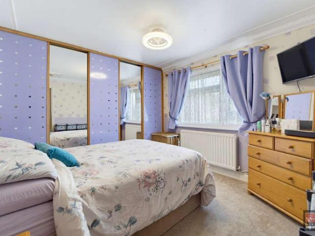 House for sale in Stanwell Moor, Spelthorne