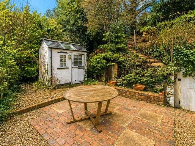 House for sale in Fole, Surrey