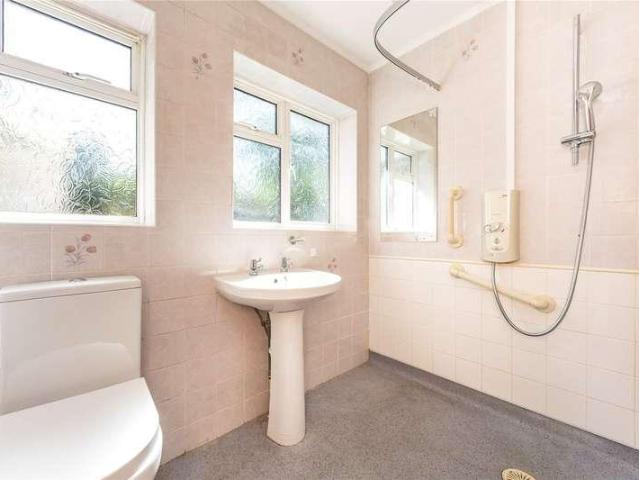 House for sale in Hillview, Surrey