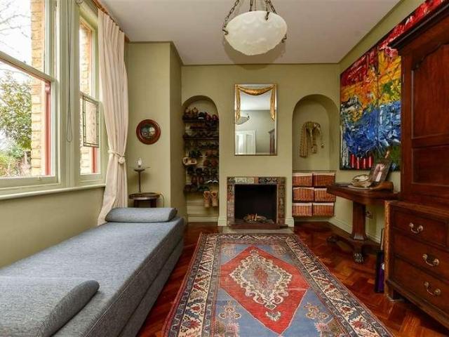 House for sale in Upton, Acol
