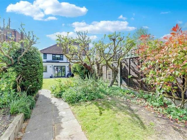 House for sale in The Butts, Kent