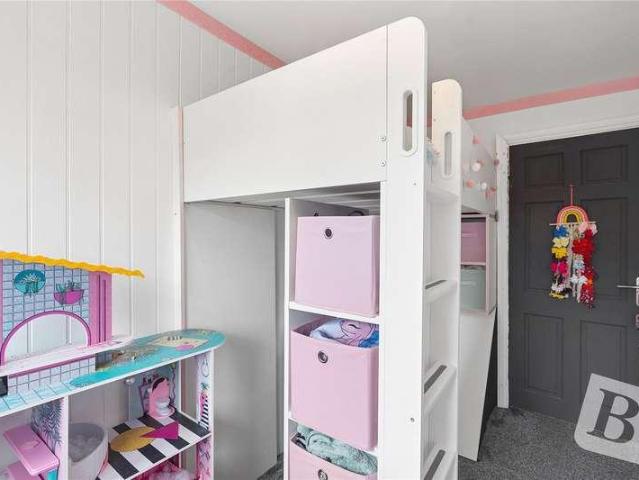 House for sale in Pilgrims' Hatch, Navestock Side