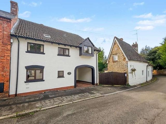 House for sale in Flore, Northamptonshire
