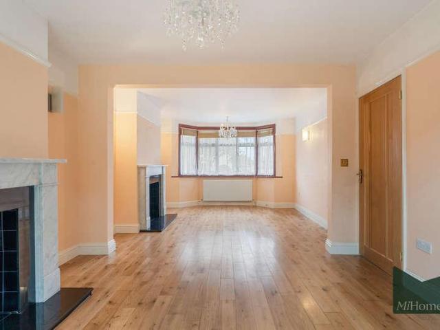 House for sale in Colney Hatch, Greater London