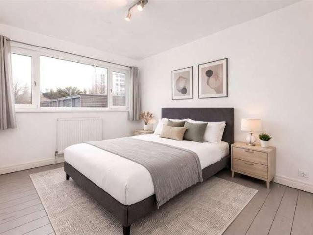 House for sale in Southfields, Greater London