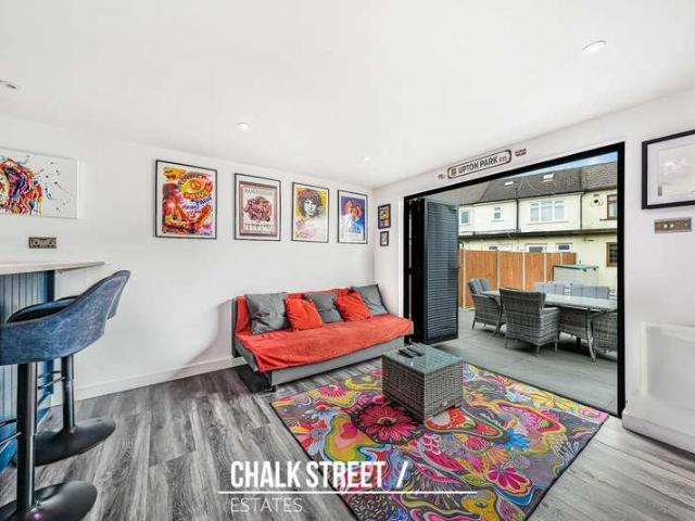 House for sale in Elm Park, Greater London