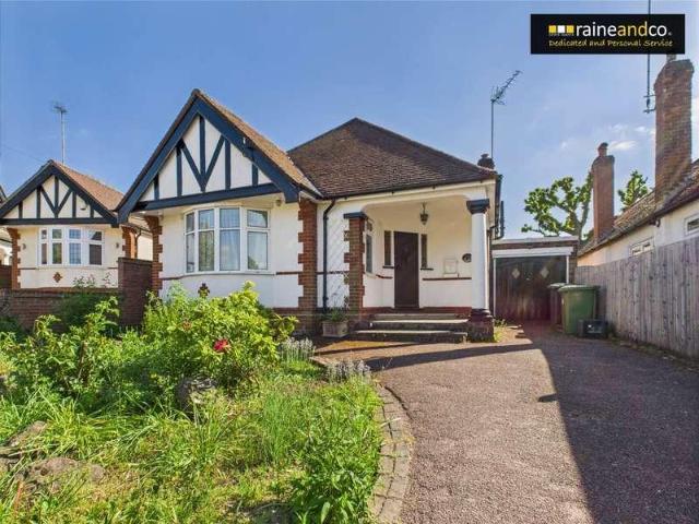 House for sale in Potters Bar, The Royds