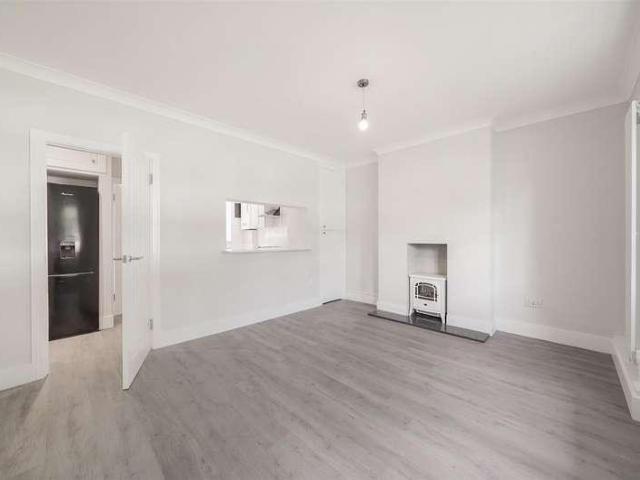 House for sale in Furzedown, Greater London