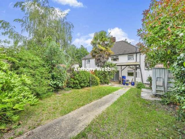 House for sale in Bowes, Greater London