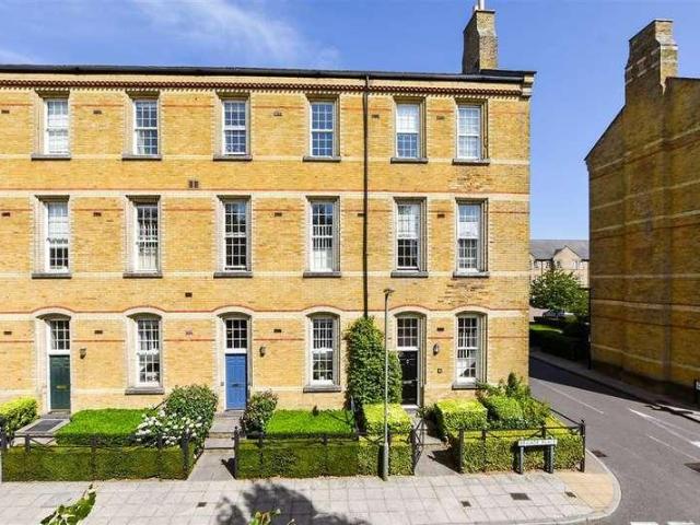 House for sale in Caterham, Caterham on the Hill
