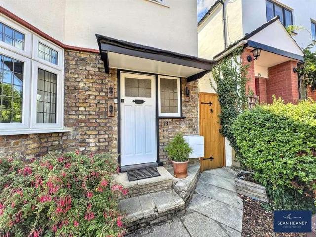 House for sale in High Barnet, Greater London