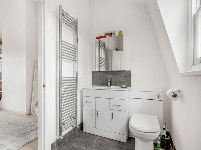 House for sale in Old Ford, Mile End