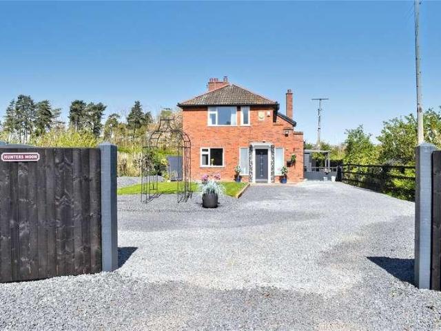 House for sale in Crookhill, Worcestershire