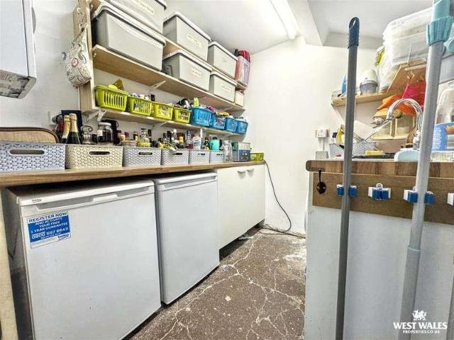 House for sale in Monkton, Pembroke