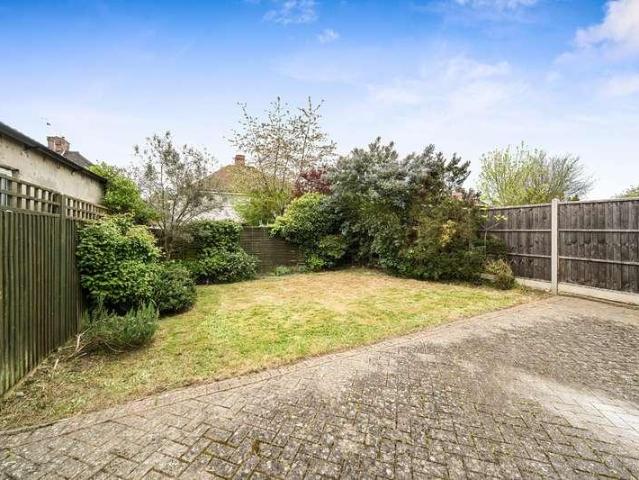 House for sale in Little Stanmore, Greater London