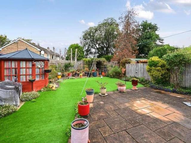 House for sale in Frogmore, Hart