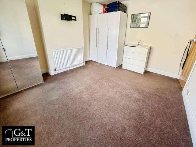 House for sale in Haden Hill, Fold Hill