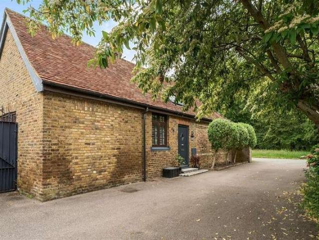 House for sale in Cow Roast, Pouchen End