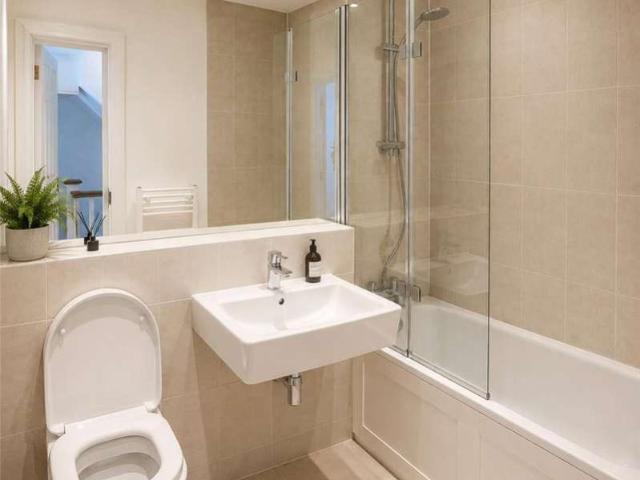 House for sale in Summerstown, Greater London