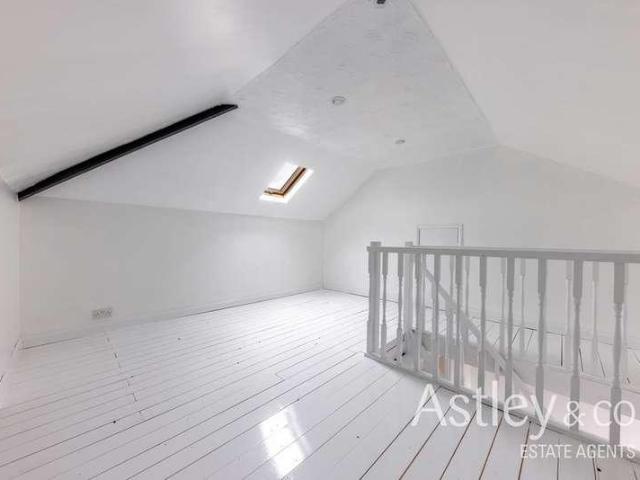 House for sale in Heartsease, East Bank