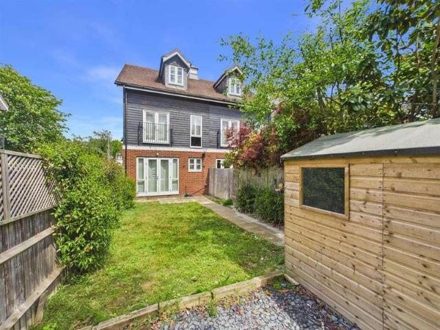 House for sale in Greater London