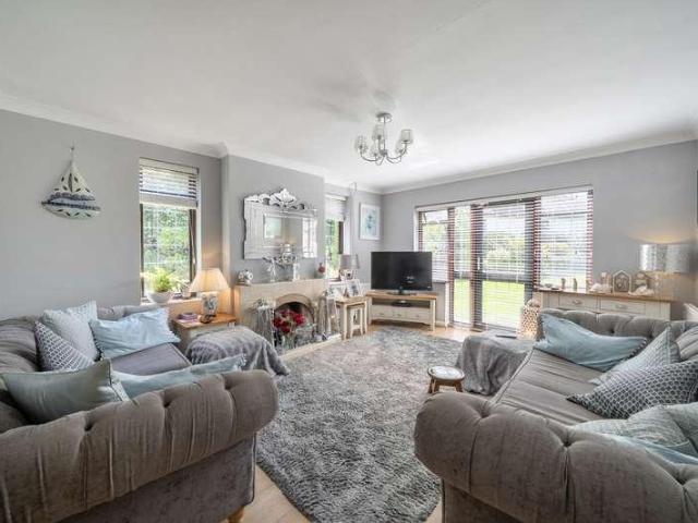 House for sale in Watford Rural, Batchworth