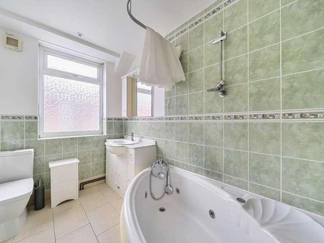 House for sale in London Borough of Merton, Mitcham