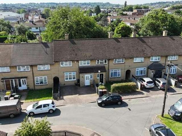 House for sale in Elstree and Borehamwood, Borehamwood