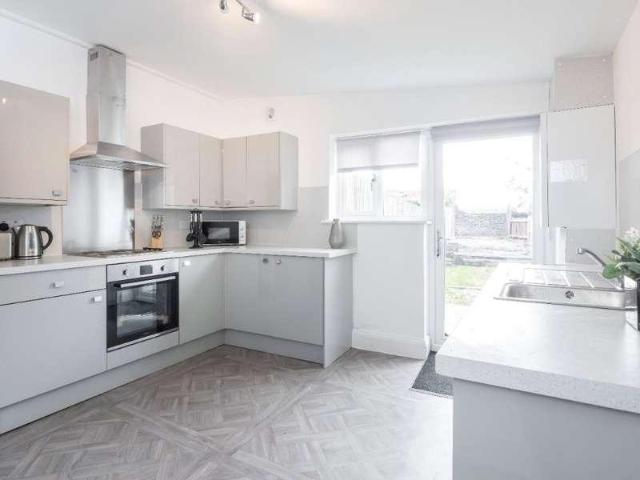 House for sale in Kingswood