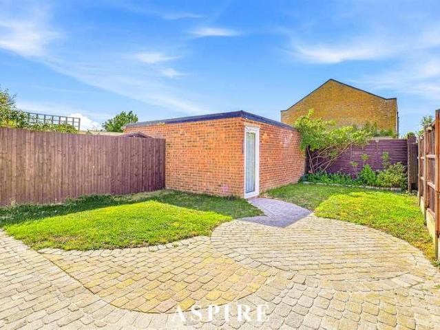 House for sale in North Shoebury, Alton Barnes