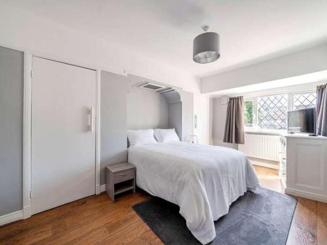 House for sale in Lower Halliford, Surrey