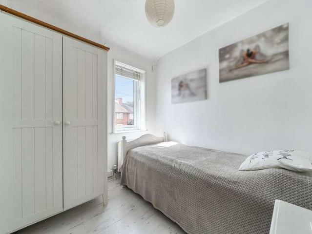 House for sale in Rosehill, Greater London