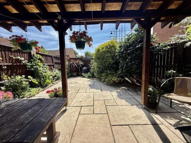 House for sale in London Borough of Hounslow, Hanworth
