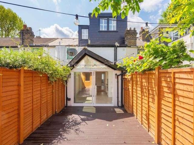House for sale in North Sheen, Greater London