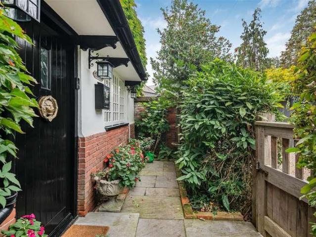 House for sale in Round Bush, Hertsmere