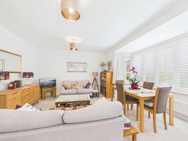 House for sale in Cox Green, Horsham